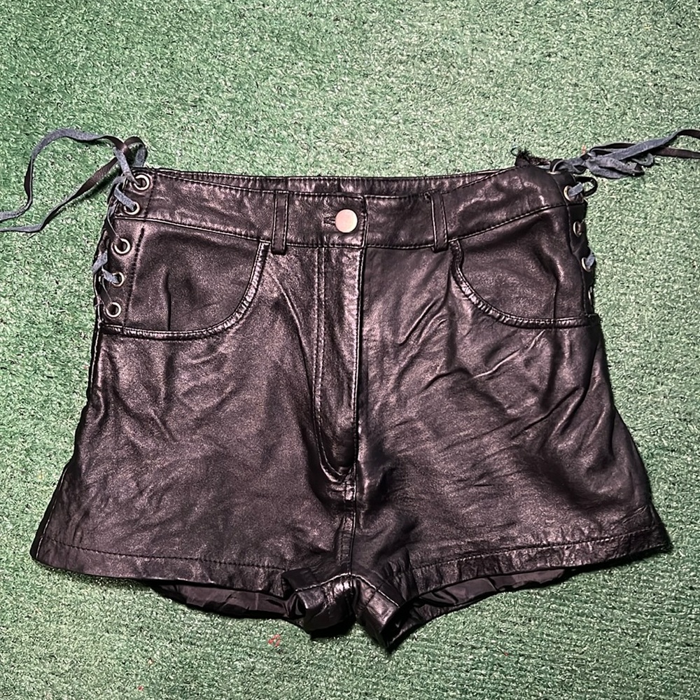 AMERICAN TOP - Genuine Leather Shorts - Size 6 - Black Leather